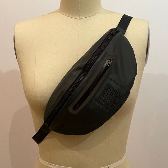 66º North brand waterproof unisex crossbody/bum/fanny pack - Picture 1 of 4
